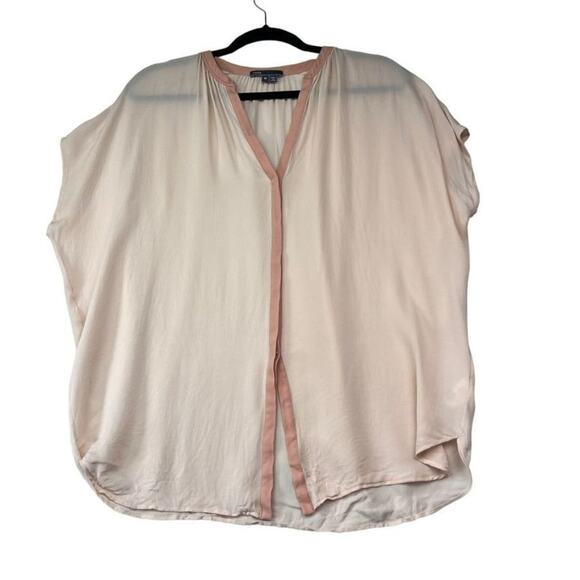 Vince Blouse Top Womens Size Medium Sheer Peach Contrasting Trim 100% Silk - Picture 1 of 10